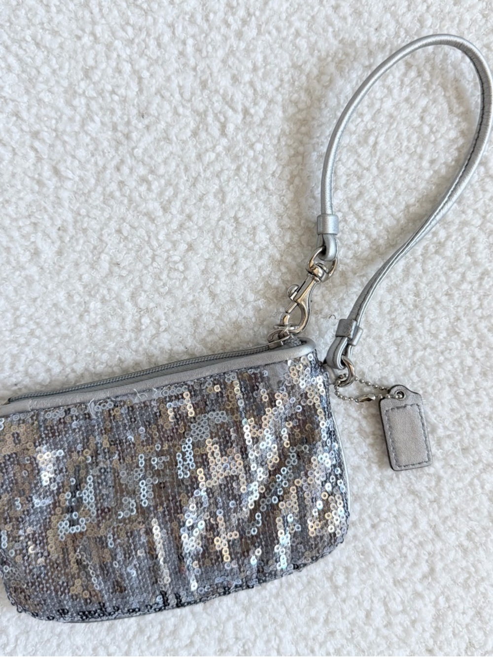 Vintage Coach Silver Sequin Wristlet - Picture 4 of 7